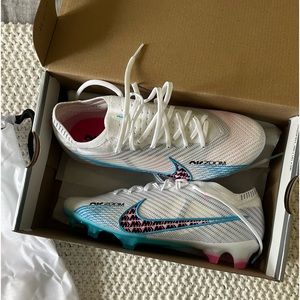 BRAND NEW Nike air zoom mercurial cleats